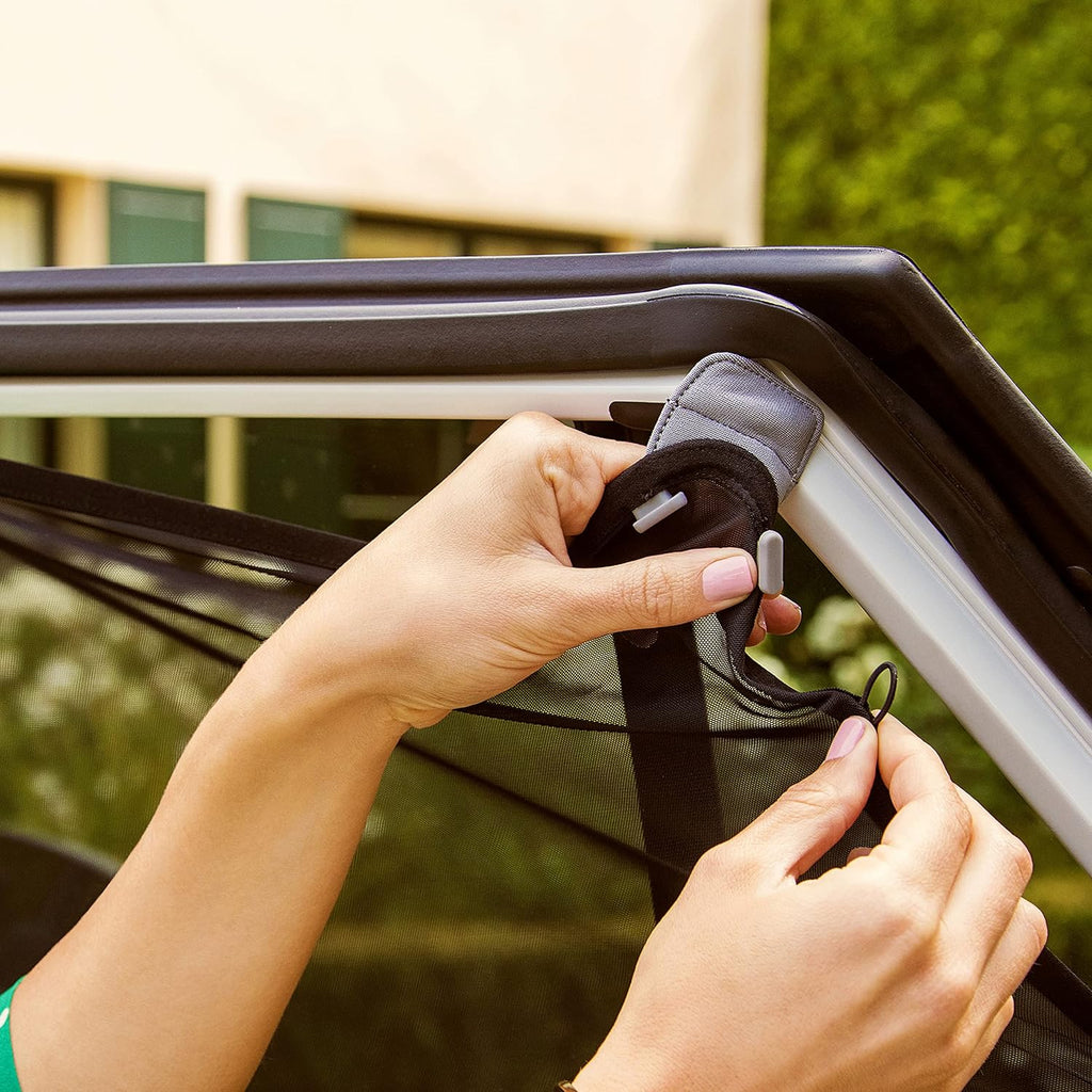 MunchkinBricaMagnetic Stretch to FitSun Shade and 360 Pivot Baby in-SightWide-Angle Adjustable Car Mirror